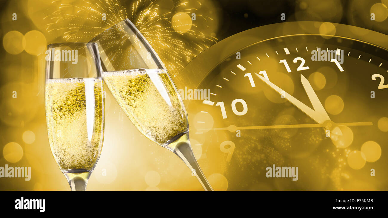 Zusammengesetztes Bild der Sektgläser Klirren Stockfoto