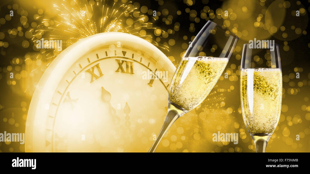 Zusammengesetztes Bild der Sektgläser Klirren Stockfoto