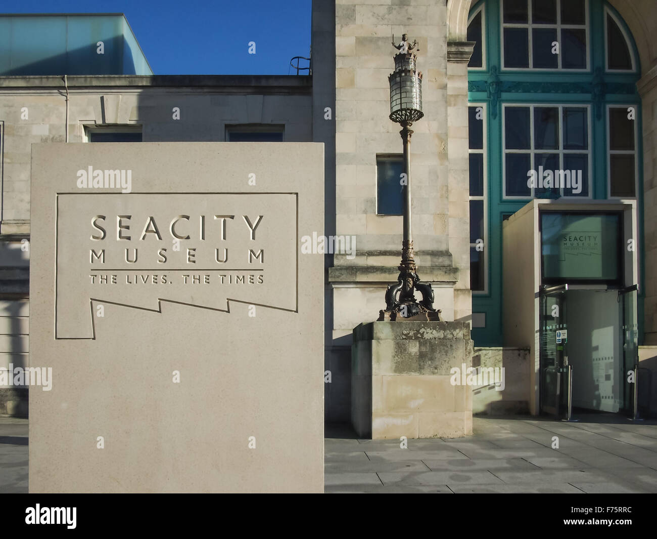 Der Eingang zum Museum Seacity in Southampton, Hampshire, England Stockfoto