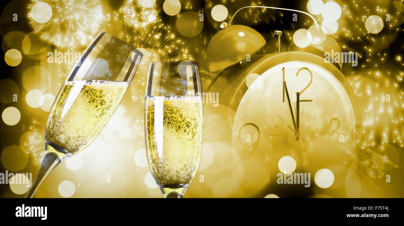Zusammengesetztes Bild der Sektgläser Klirren Stockfoto
