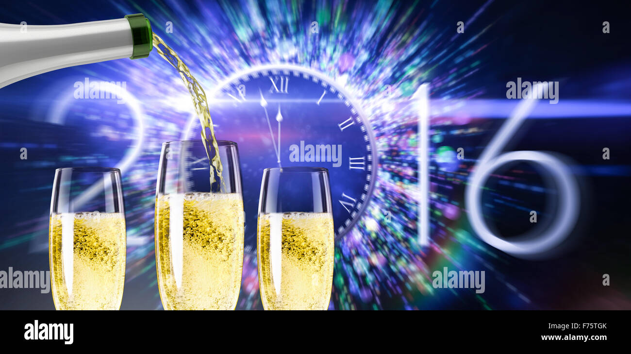 Zusammengesetztes Bild der Champagner in Strömen Stockfoto