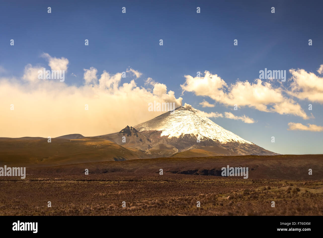 Cotopaxi Vulkan ist Teil der Kette von Vulkanen rund um den Pazifik Platte bekannt als der Pazifische Feuerring, Südamerika Stockfoto