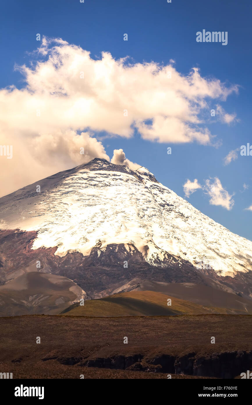 Ausbrüche von Asche und Gas aus Ecuador Cotopaxi Vulkan, Südamerika Stockfoto