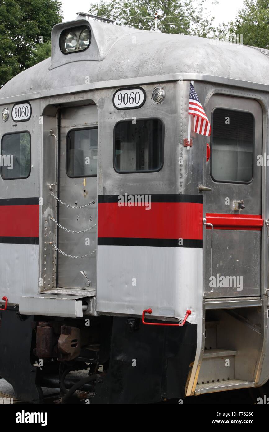 Eisenbahn-Personenwagen mit amerikanischen Flagge Stockfoto