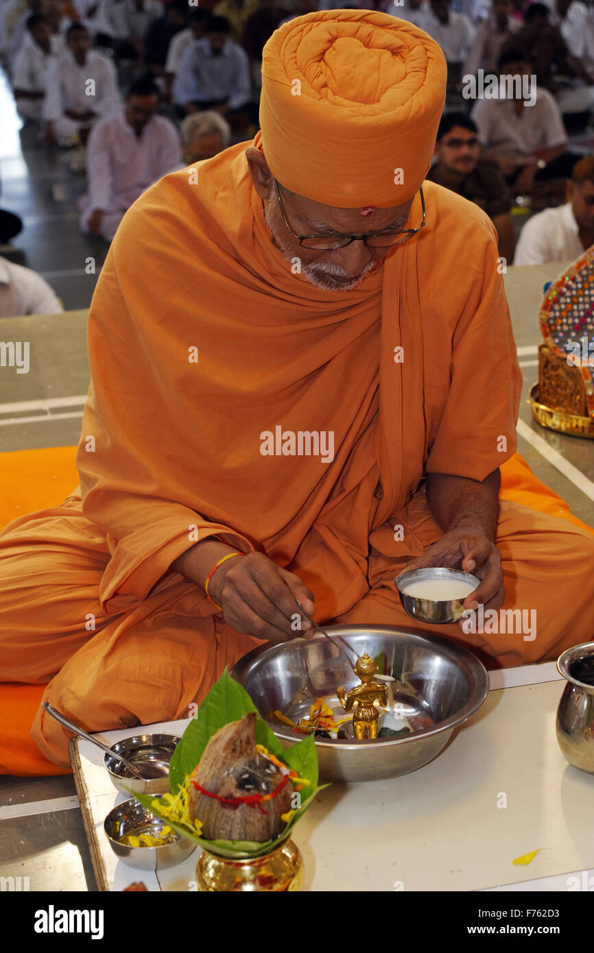 Götzenanbetung, murti pooja, swaminarayan-Tempel, dhule, maharashtra, indien, asien Stockfoto
