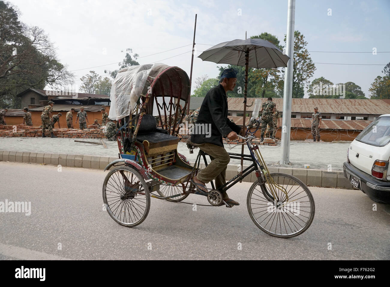 Radfahrrakscha mit Regenschirm, kathmandu, nepal, asien Stockfoto