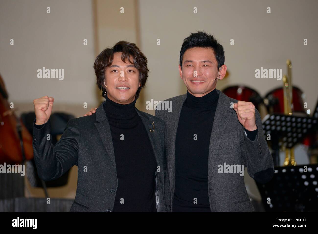 Hwang Jeong-min, Oh Mann-Seok und Beomseok Probe für Musikdrama Orchestergraben in Seoul, Südkorea am 25. November 2015. (China und Südkorea) Stockfoto