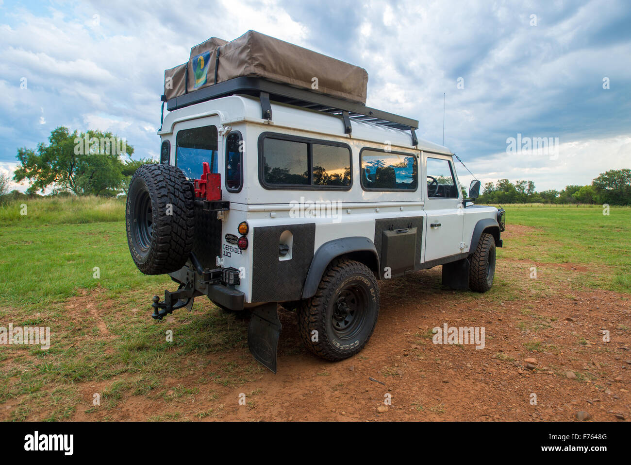 Land rover 110 defender -Fotos und -Bildmaterial in hoher Auflösung – Alamy