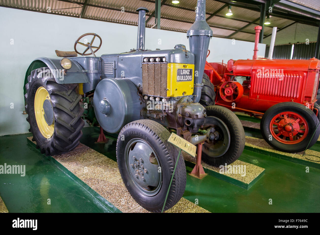 Traktoren im landwirtschaftlichen Museum in Südafrika Stockfoto