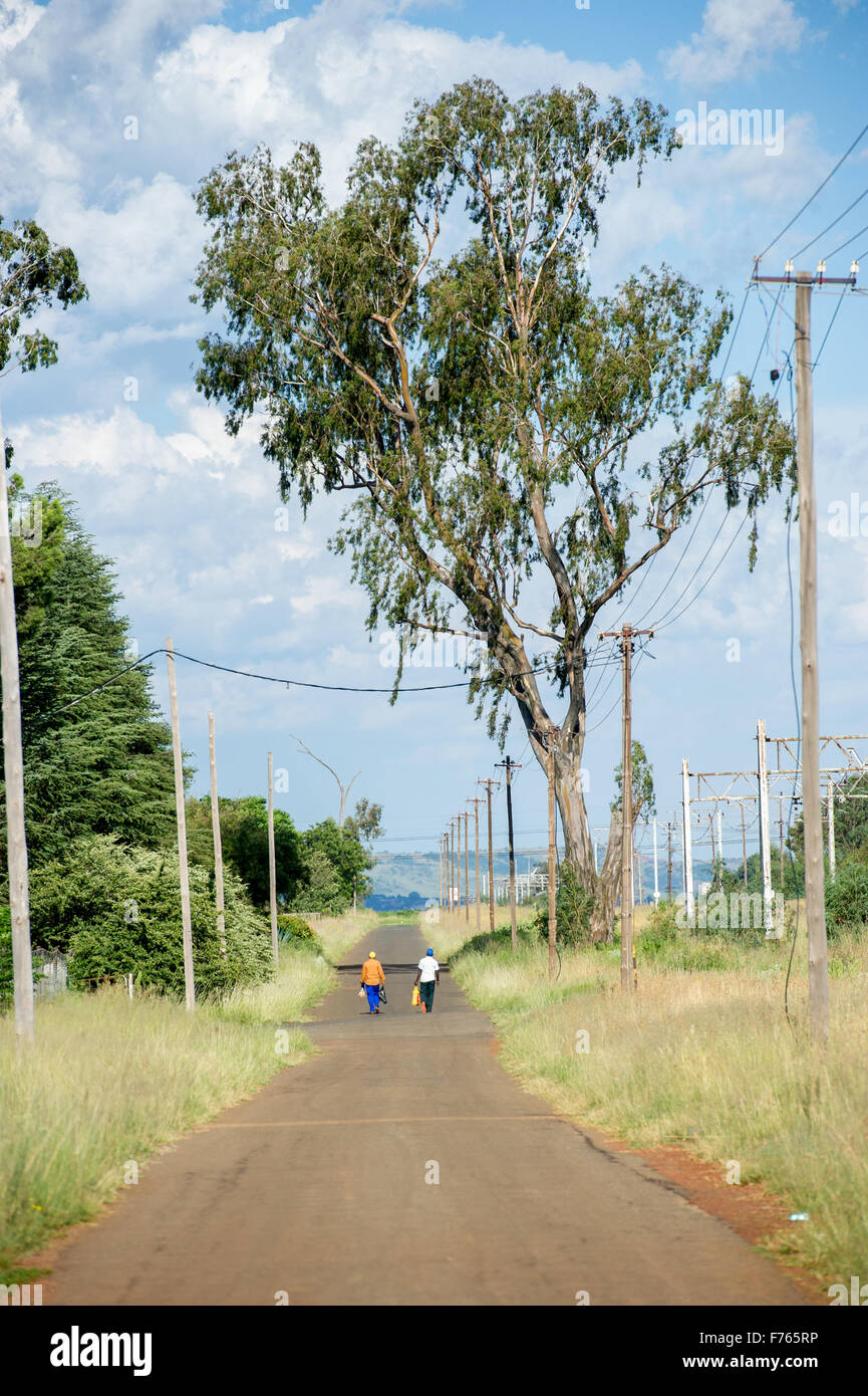 Südafrika - zwei Menschen Fuß Straße Stockfoto