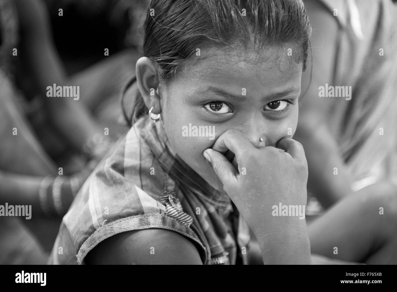 Mädchen, die die Kamera anschaut, Kashi, Banaras, Benaras, Varanasi, Uttar Pradesh, Indien, Asien Stockfoto