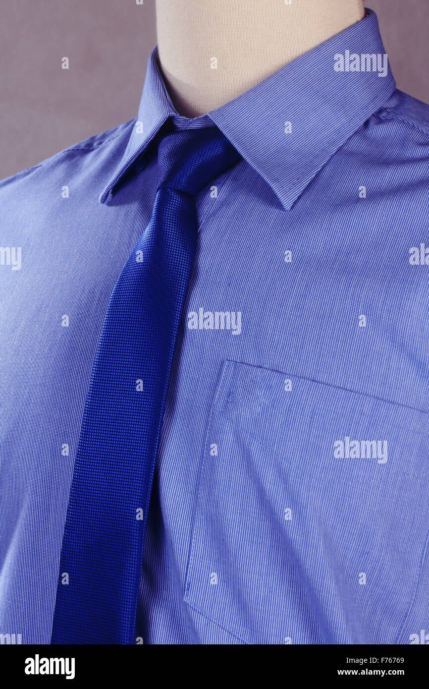 Neues Hemd mit Krawatte, Studio gedreht Stockfoto