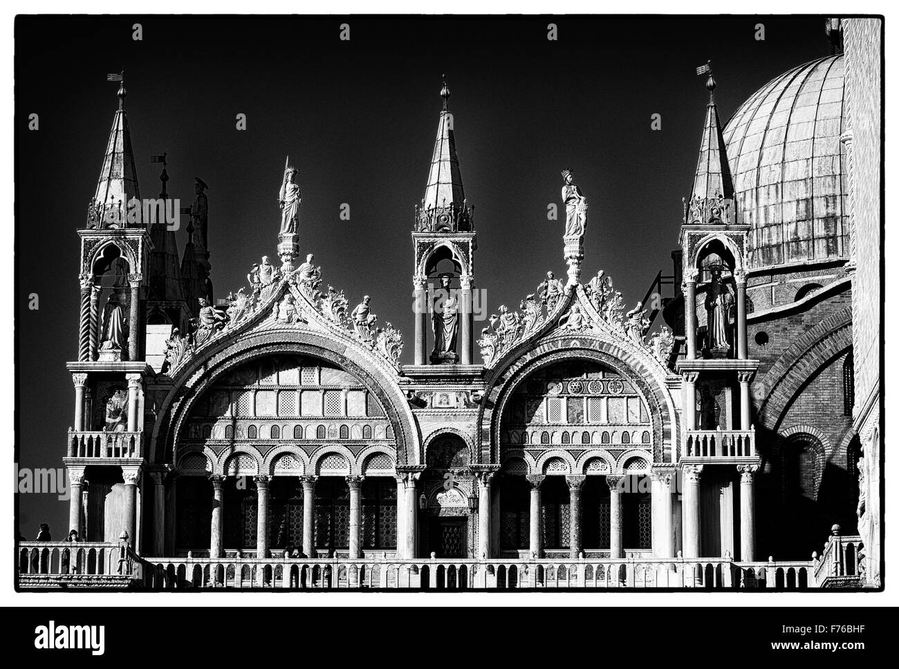 St.-Markus Basilica di San Marco Venedig Italien schwarz & weiß Stockfoto