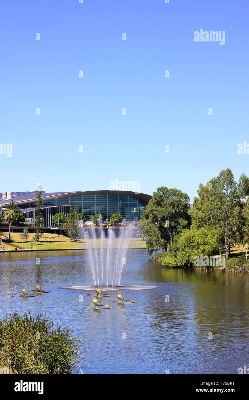 Adelaide Convention Centre am Ufer des River Torrens Stockfoto