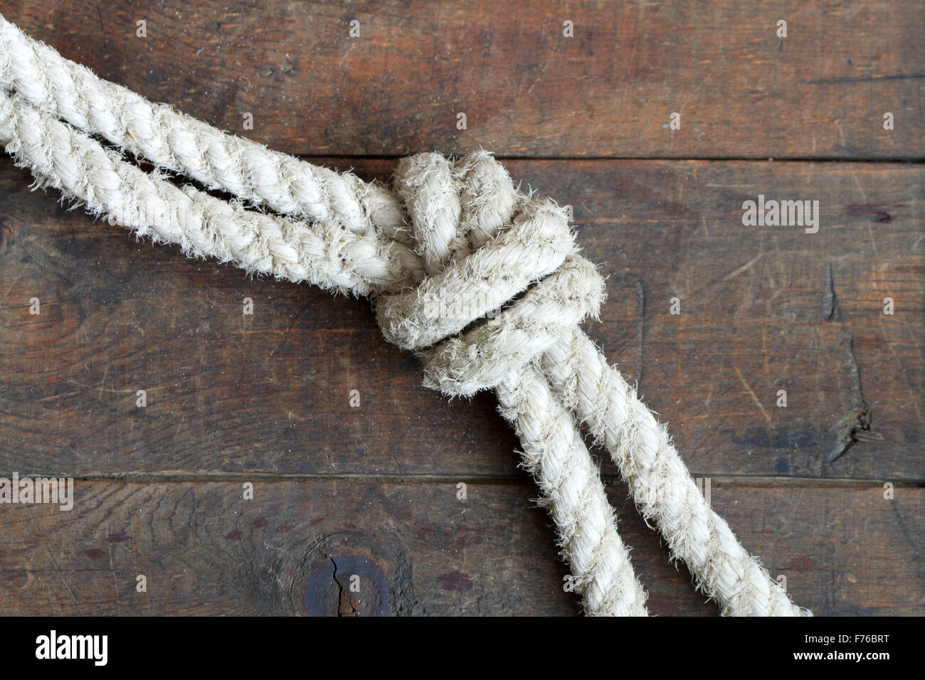 Seil mit Knoten Stockfoto