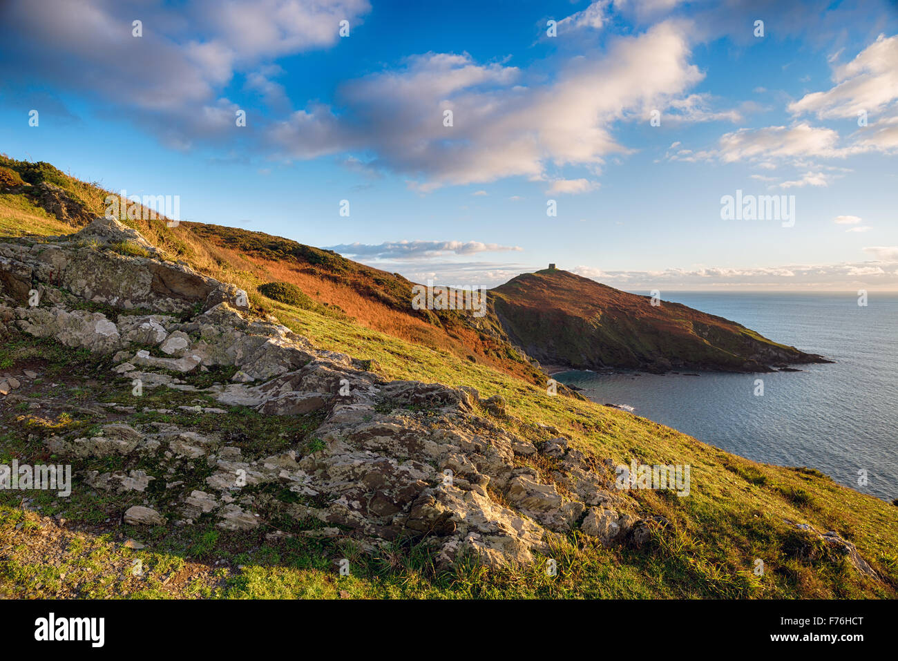 Rame Head an der südlichen Küste von Cornwall mit seiner kleinen Kapelle thront an der Spitze Stockfoto