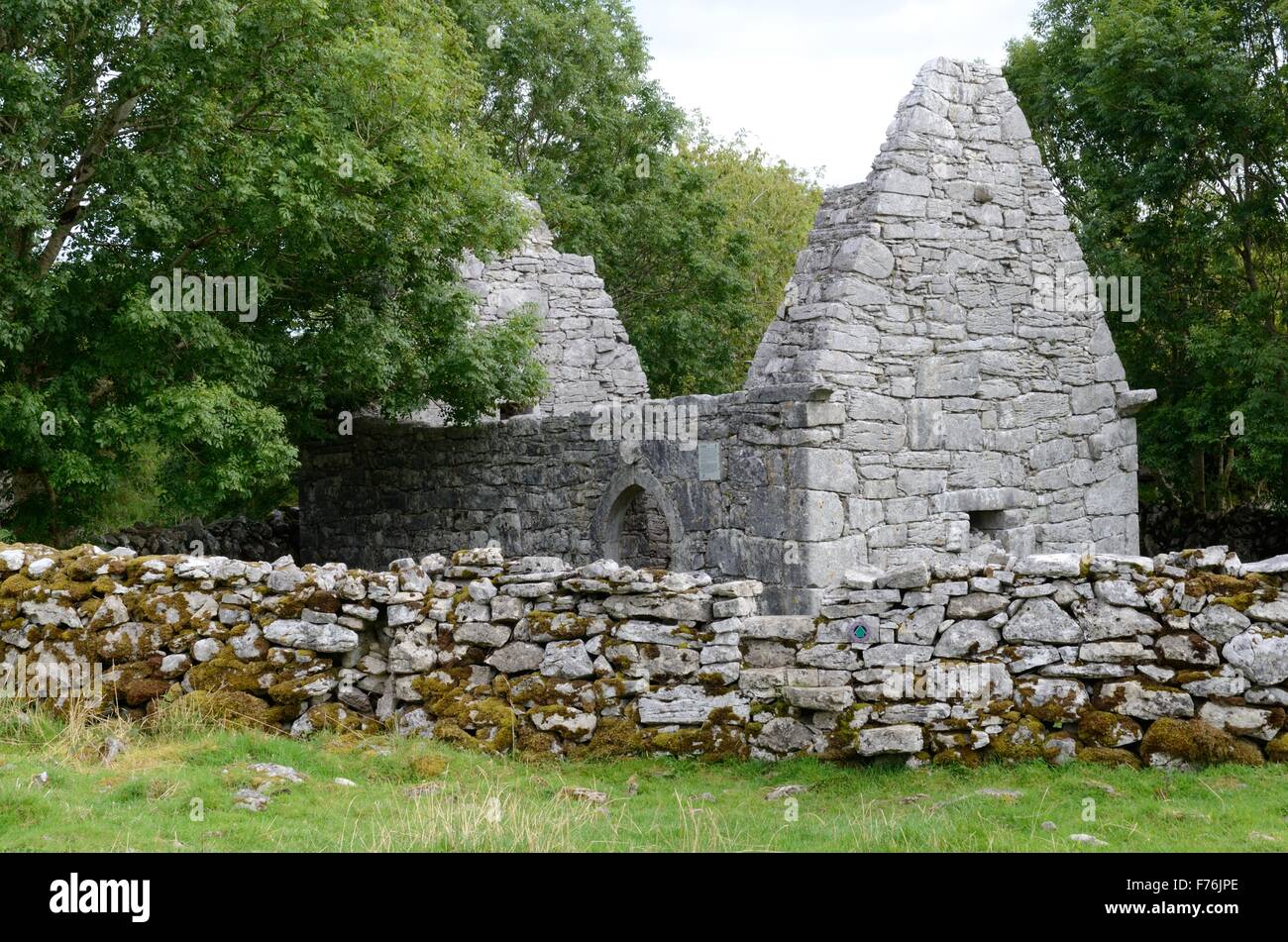 Frühe christliche Kirche von Templecronan Carron The Burren County Clare Ireland Stockfoto