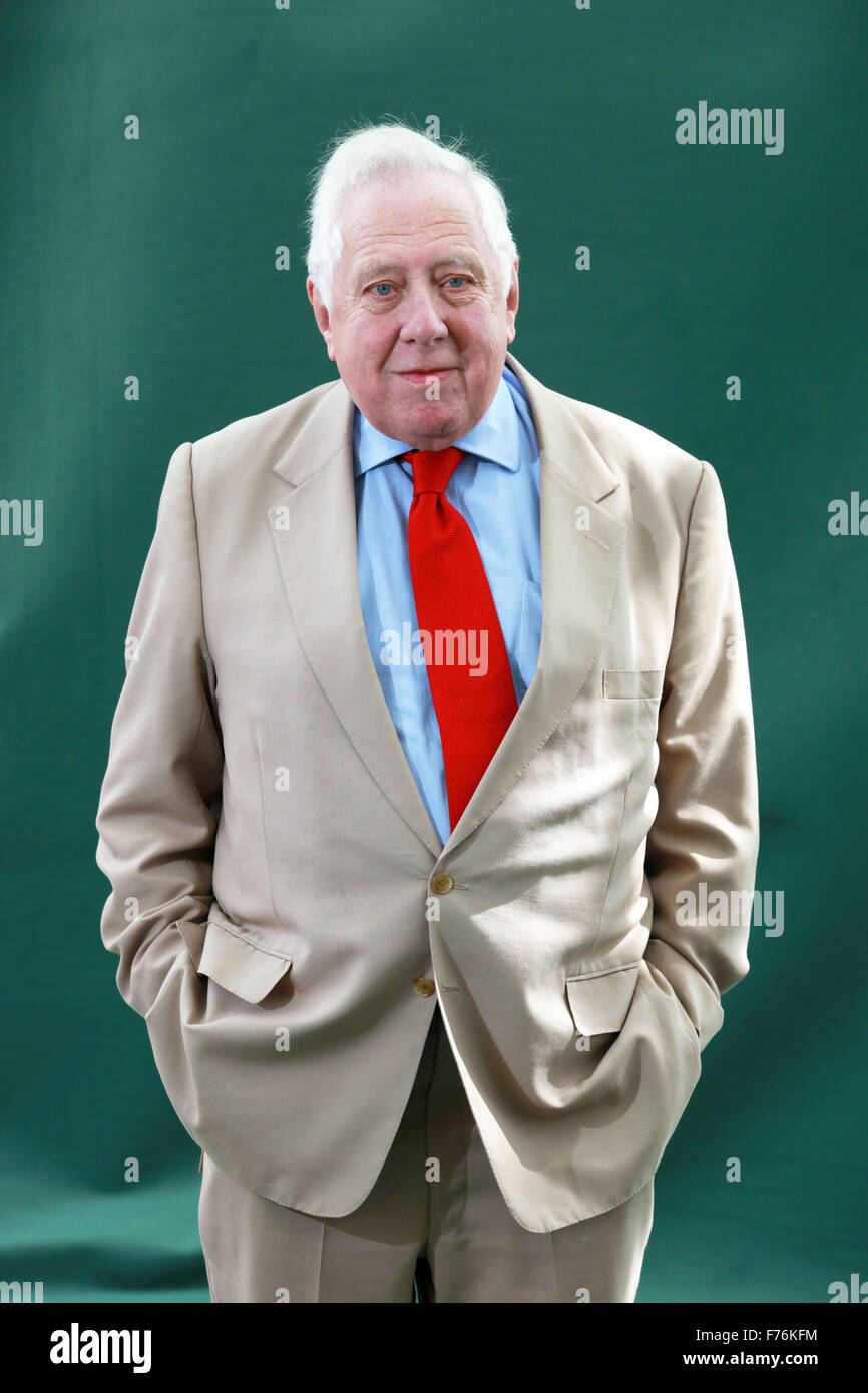 Ein Porträt von Roy Hattersley in Charlotte Square Gardens in The Edinburgh Book Festival 2011. Stockfoto