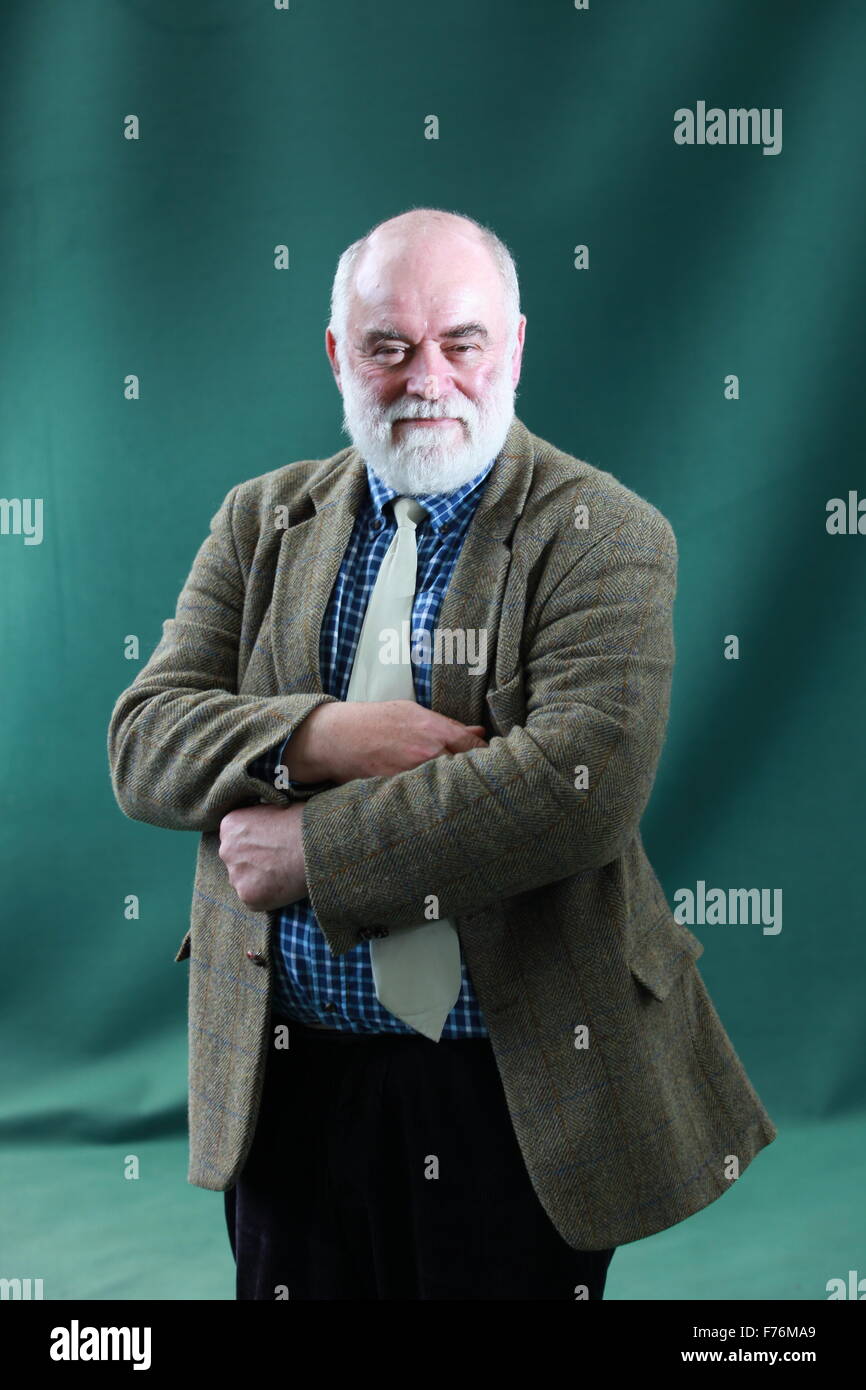 Ein Porträt von Ion Trewin in den Charlotte Square Gardens beim Edinburgh Book Festival. Dieses Foto wurde am 28/4/2011 aufgenommen Stockfoto