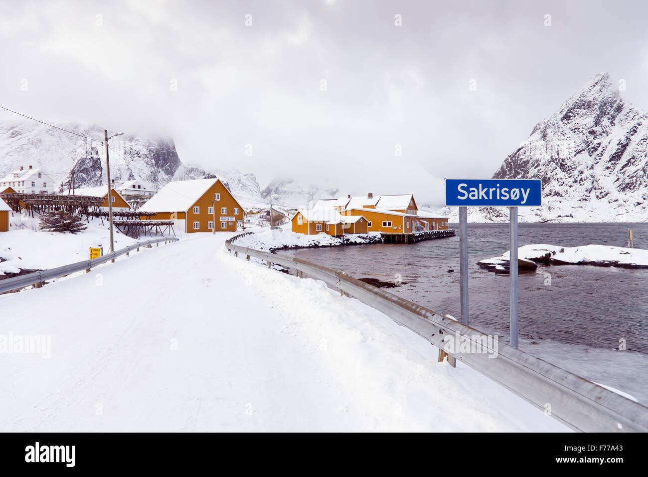 Fischerdorf auf den Lofoten Inseln, Norwegen Stockfoto