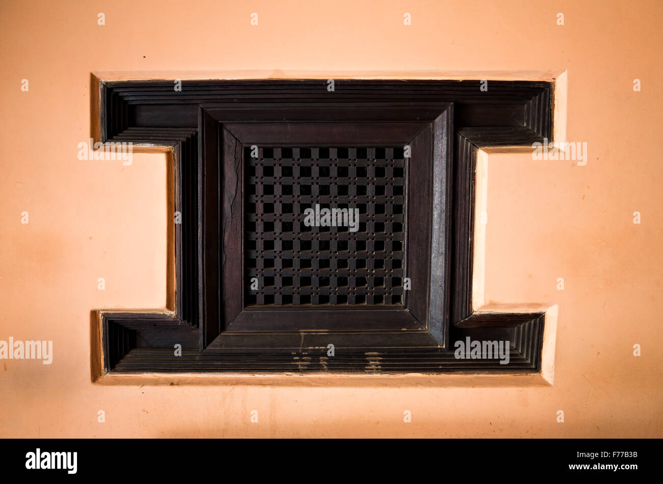 alten Stil schöne kleine Fenster in Patan Museum, Patan Durbar Square, 2015, Nepal Stockfoto