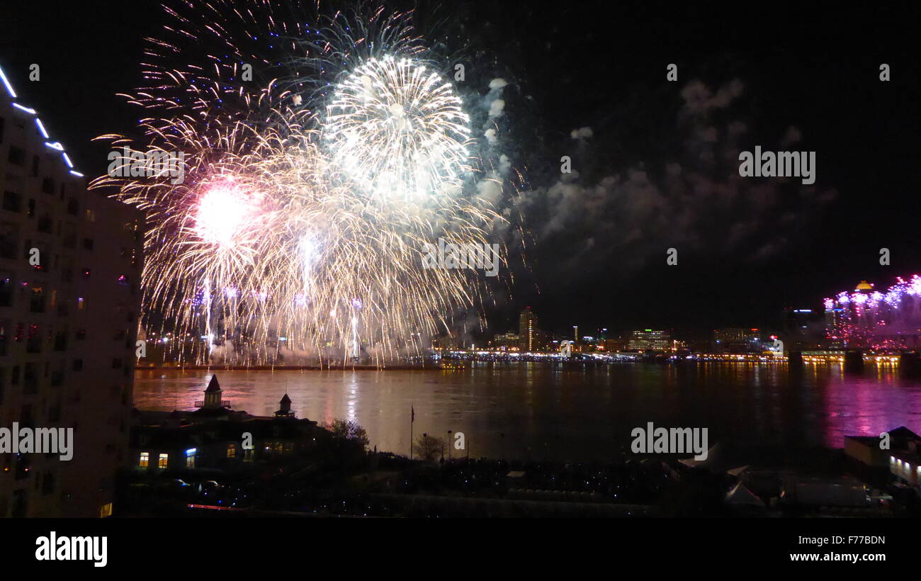 Donner über Louisville, Ohio River, Louisville Skyline Stockfoto