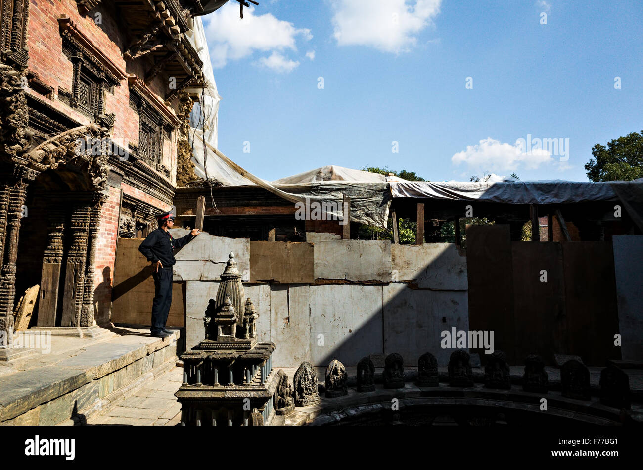 Wachmann in Patan Durbar Square, Patan, 2015, Nepal Stockfoto