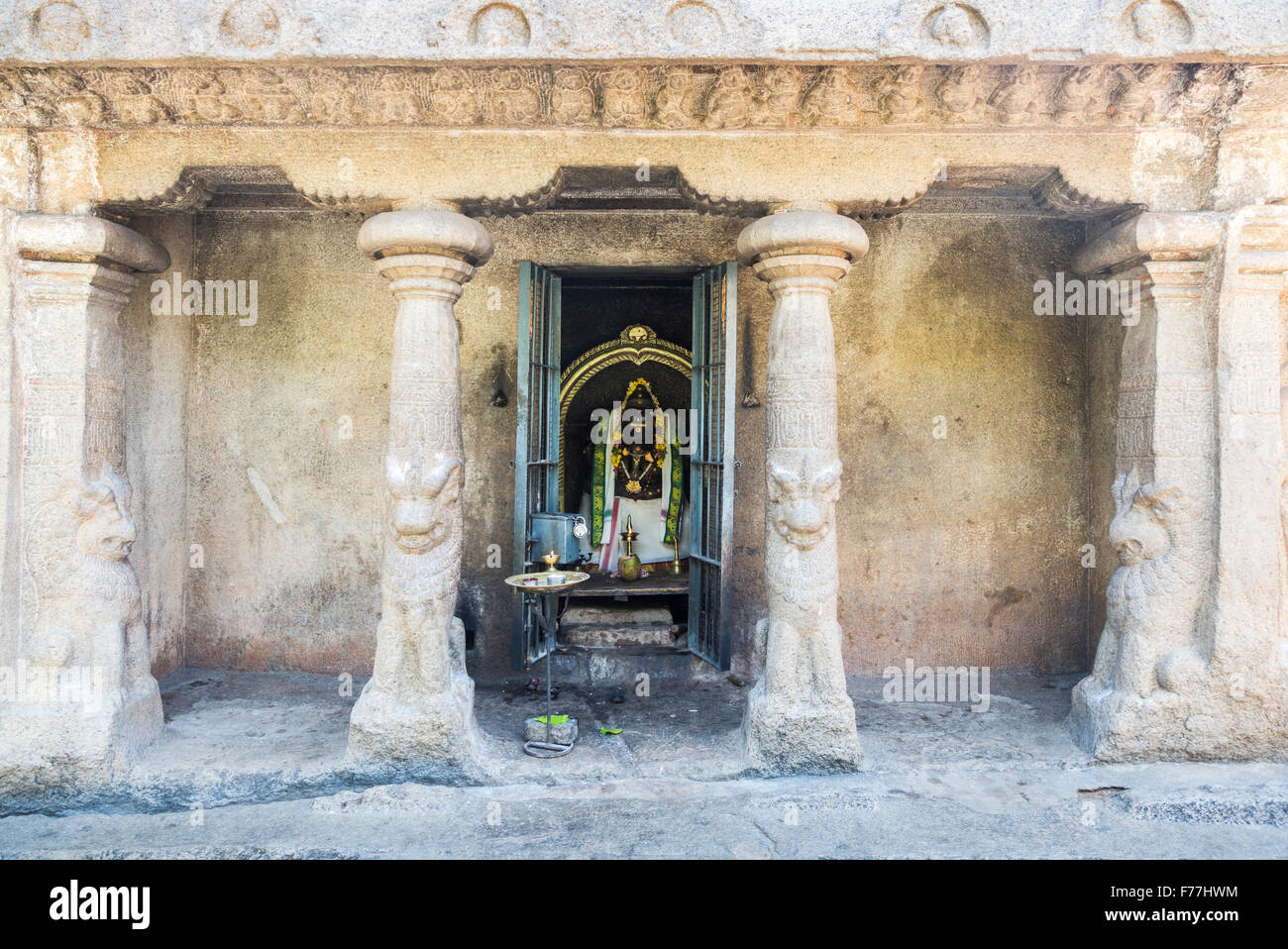 Alten hinduistischen Felsentempel in Mahabalipuram (Mamallapuram), Kancheepuram Bezirk in der Nähe von Chennai, Tamil Nadu, Südindien Stockfoto