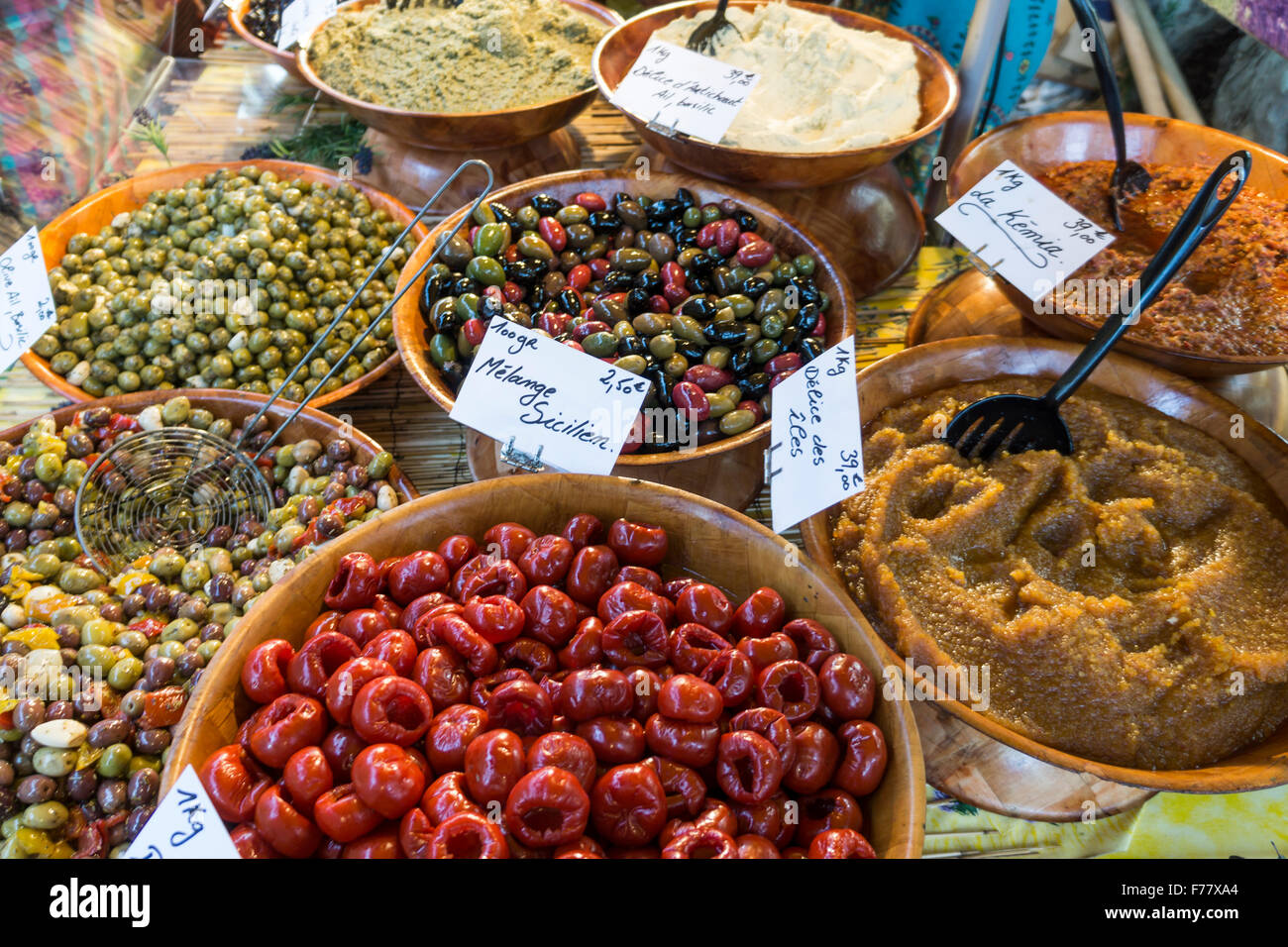 Deli Essen, Flohmarkt, Cucuron, Provence, Stockfoto