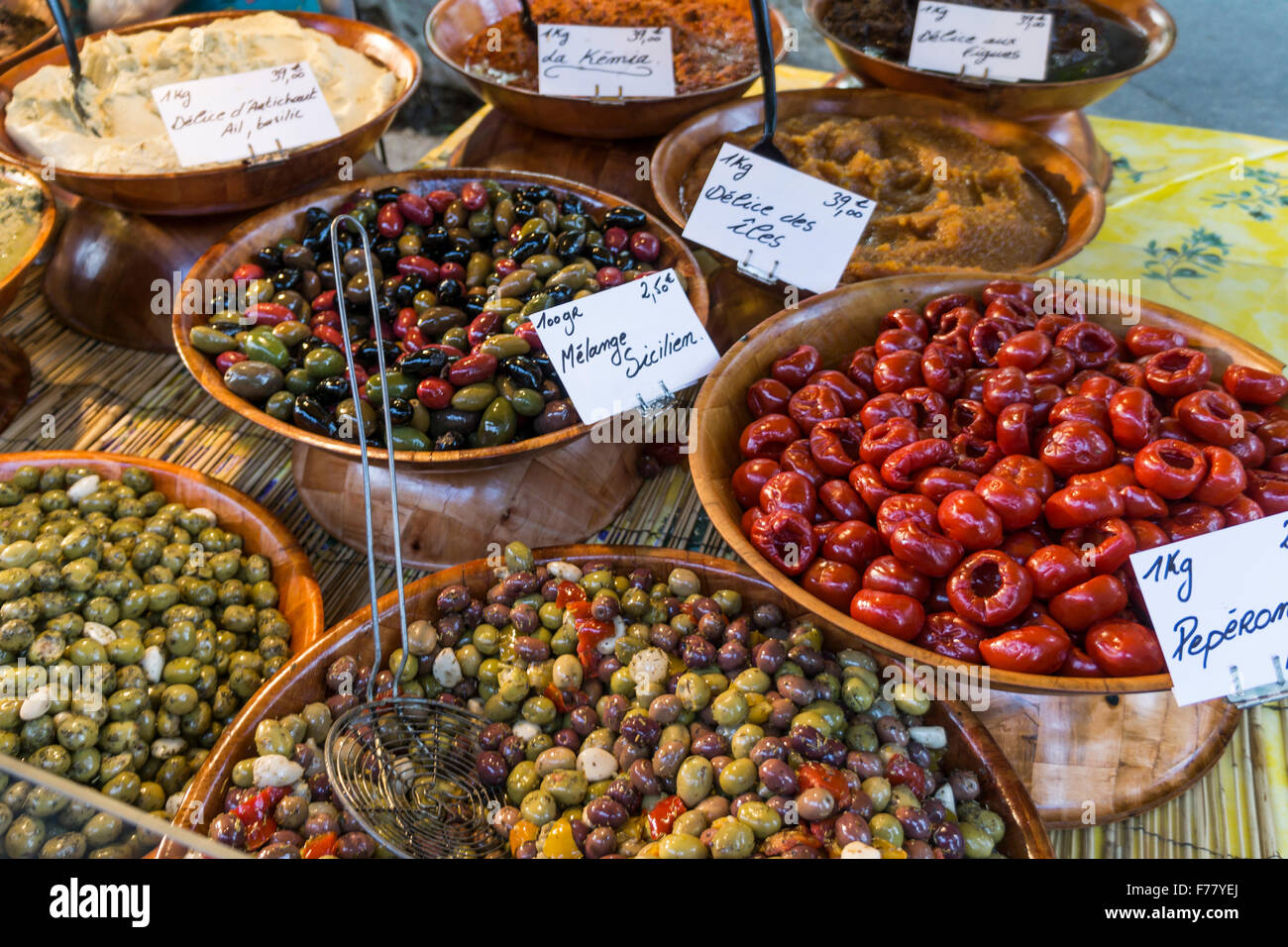 Deli Essen, Flohmarkt, Cucuron, Provence, Stockfoto