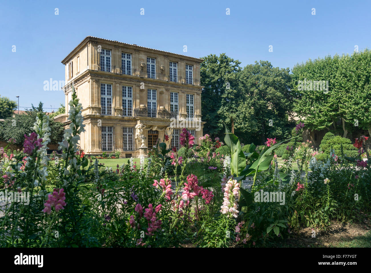 Blumen vor Pavillon Vendome, Aix-En-Provence, Frankreich Stockfoto