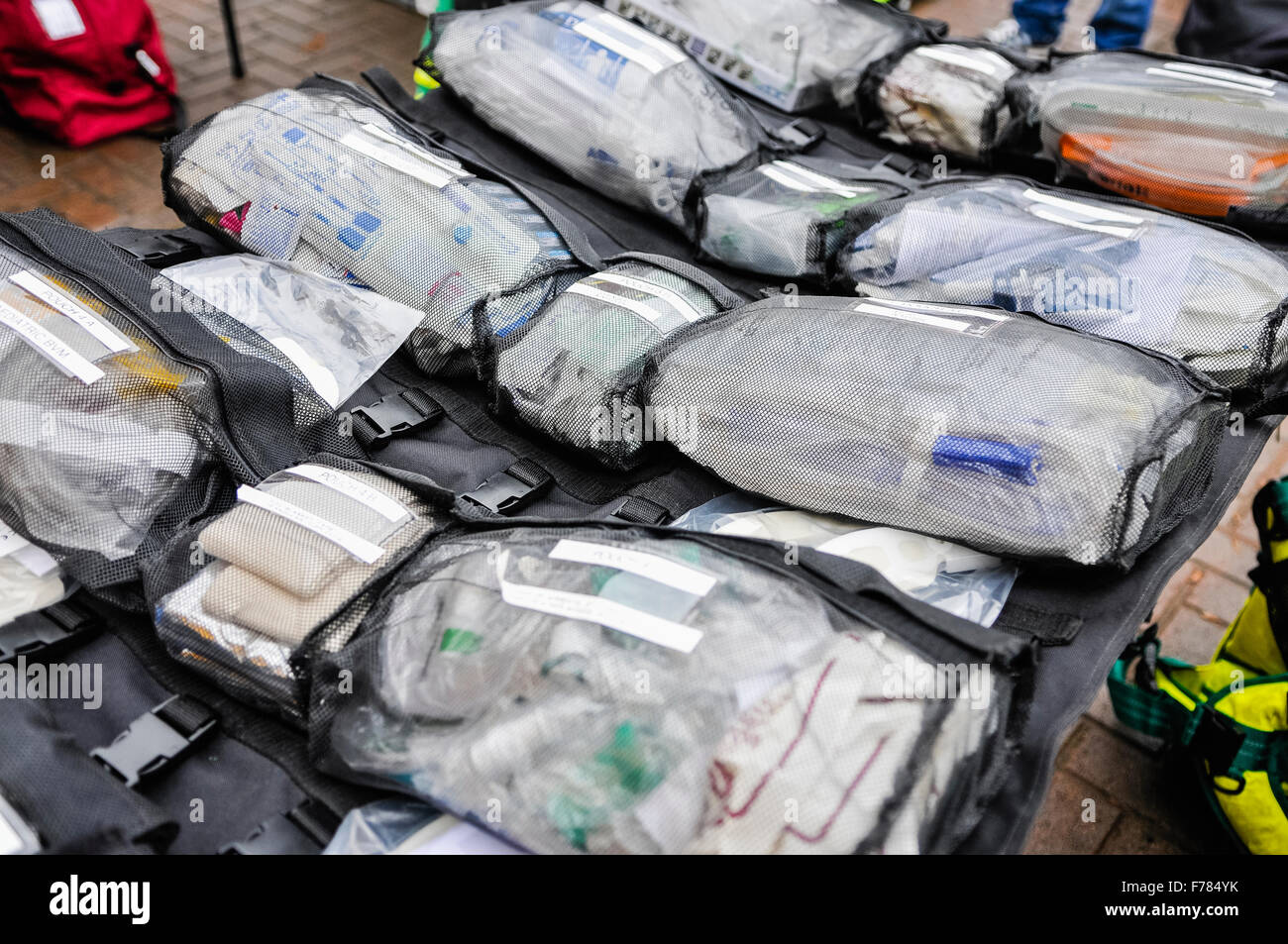 Nordirland. 26. November 2015. Eine medizinische Notversorgung Tasche Rollen für den Umgang mit großen chemischen, biologischen und nuklearen Störfällen Credit: Stephen Barnes/Alamy Live News Stockfoto
