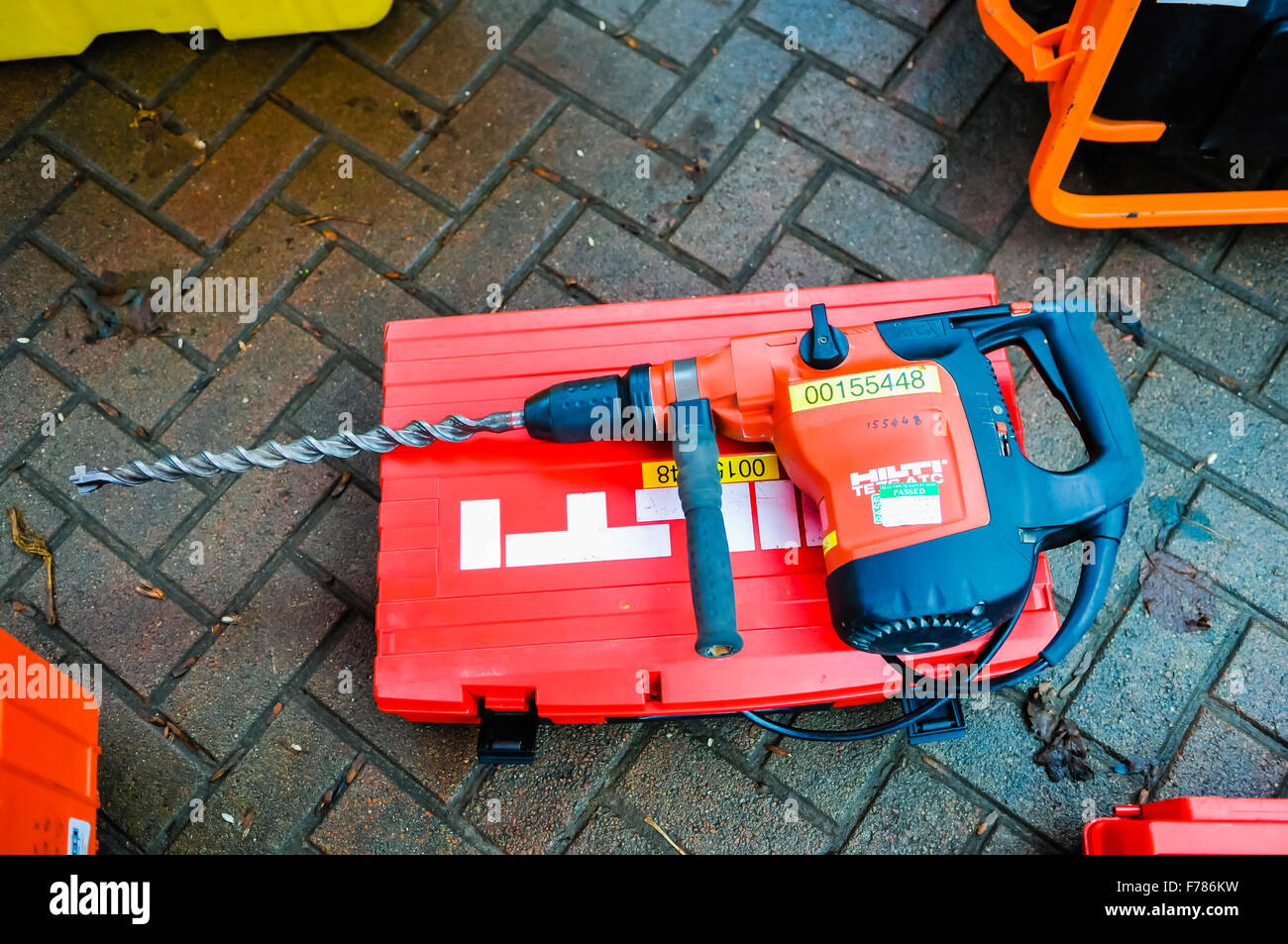 Nordirland. 26. November 2015. Einem großen Hilti SDS-Bohrer, verwendet, um durch konkrete Kredit Bohren: Stephen Barnes/Alamy Live News Stockfoto