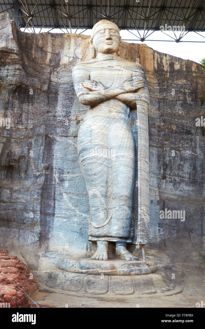Sri Lanka - Buddhastatue aus Stein in Gal Vihara Tempel, Polonnaruwa, antiken Stadtgebiet, UNESCO-Weltkulturerbe Stockfoto
