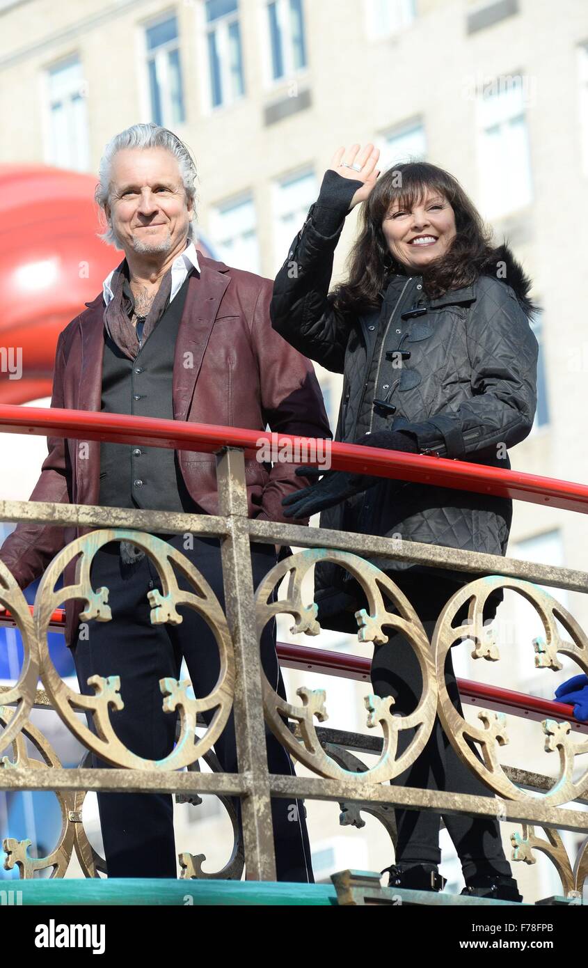 New York, NY, USA. 26. November 2015. Neil Giraldo, Pat Benatar in Anwesenheit für Macy's Thanksgiving Day Parade 2015, Manhattan, New York, NY 26. November 2015. Bildnachweis: Kristin Callahan/Everett Collection/Alamy Live-Nachrichten Stockfoto