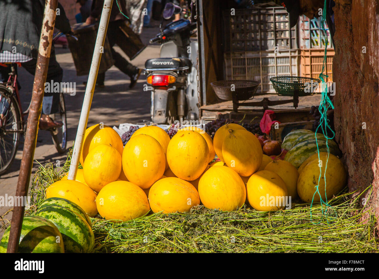 Auf dem Obst und Gemüse Markt in der Medina von Marrakesch Stockfoto