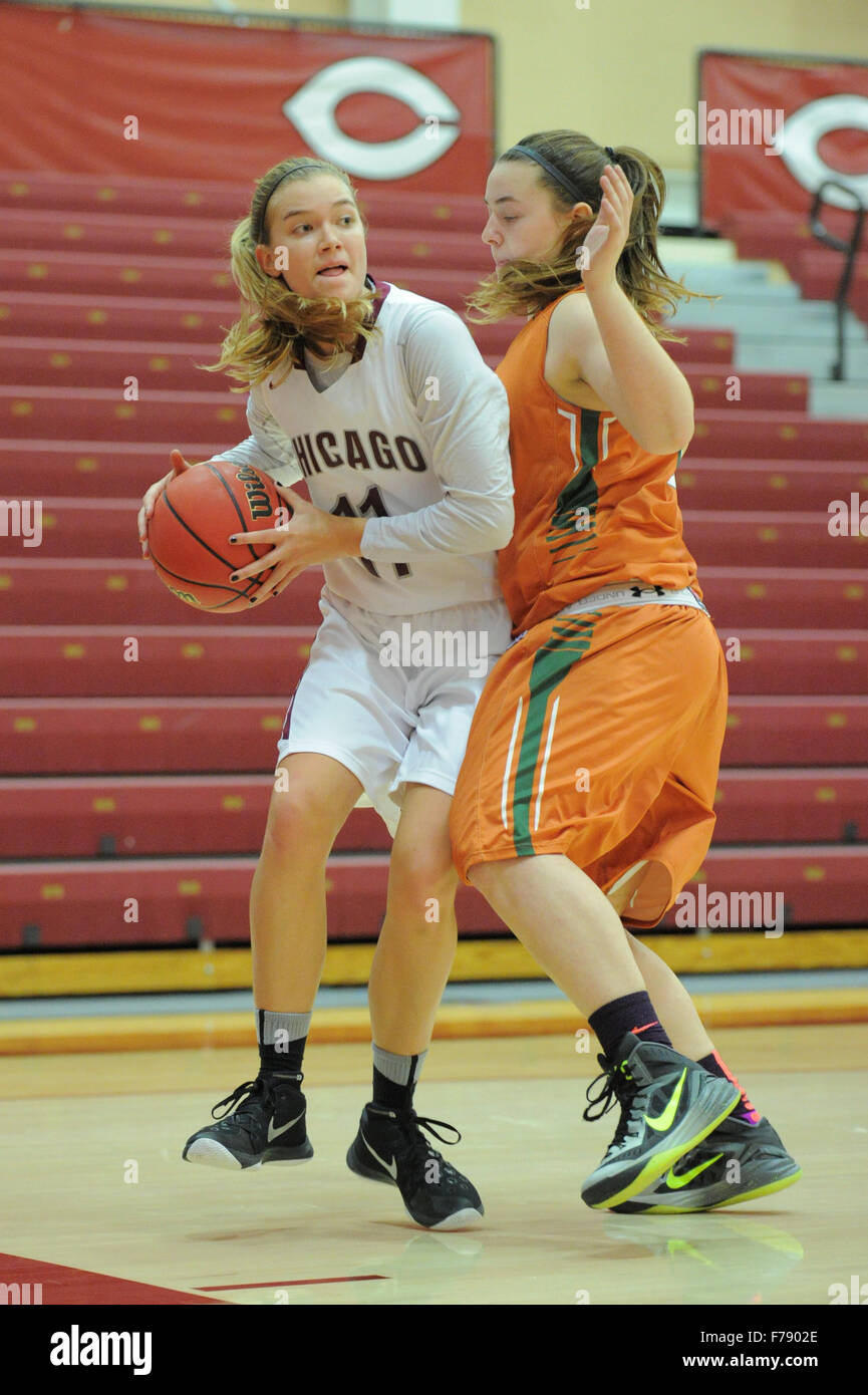 Chicago, IL, USA. 24. November 2015. Chicagos bewachen Caitlin Moore (11) bei einem NCAA Frauen-Basketball-Spiel mit Texas-Dallas und der University of Chicago in Chicago, IL. Patrick Gorski/CSM/Alamy Live-Nachrichten Stockfoto