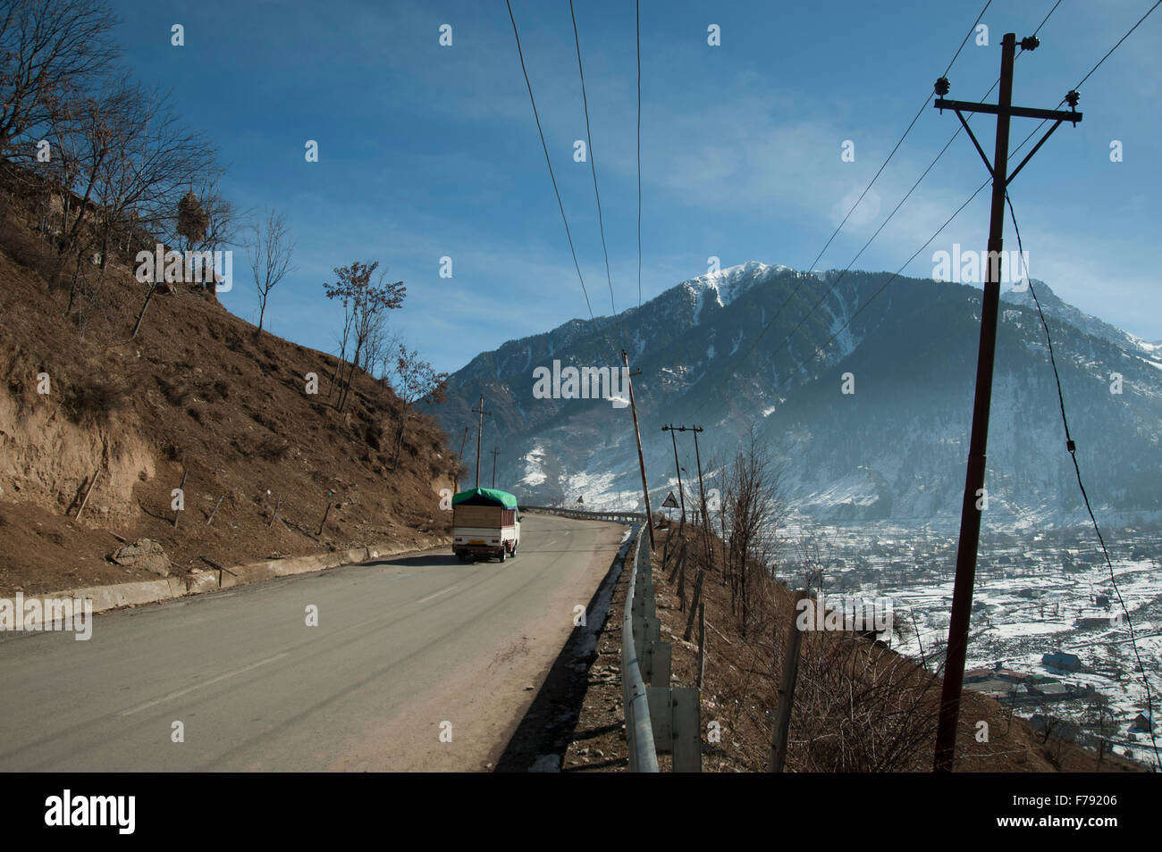 Tempo on Road, srinagar, kaschmir, indien, asien Stockfoto