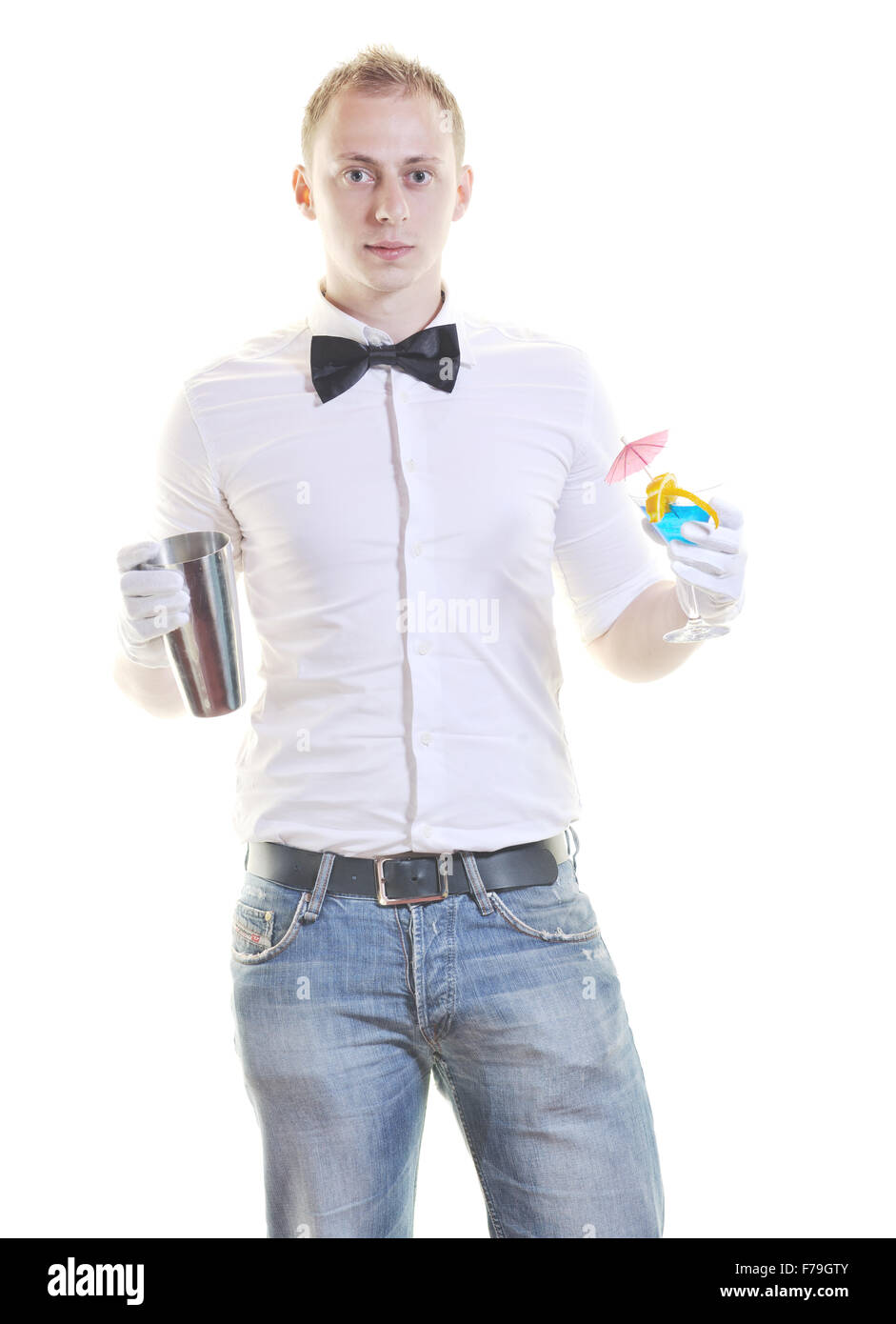 junge Barkeeper Porträt isoliert auf weißem Hintergrund mit Alkohol Cocktail trinken Stockfoto
