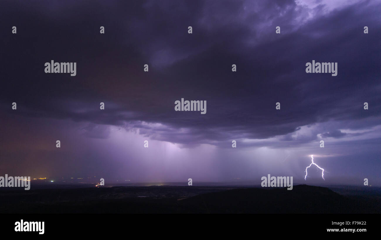 Landschaft der Extremadura in Spanien mit einem Sturm nähert sich Stockfoto