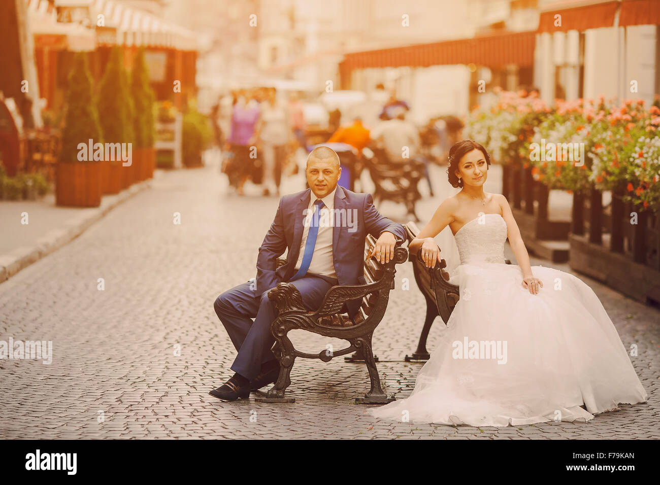 Hochzeitspaar zu Fuß Stockfoto