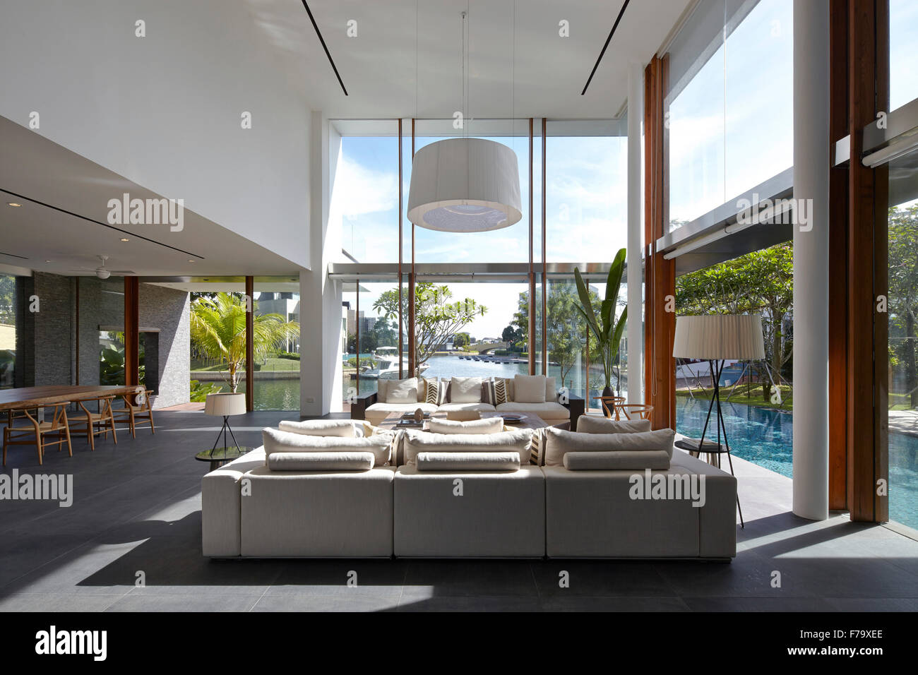 Open Plan Double Height Living Stockfotos Open Plan Double