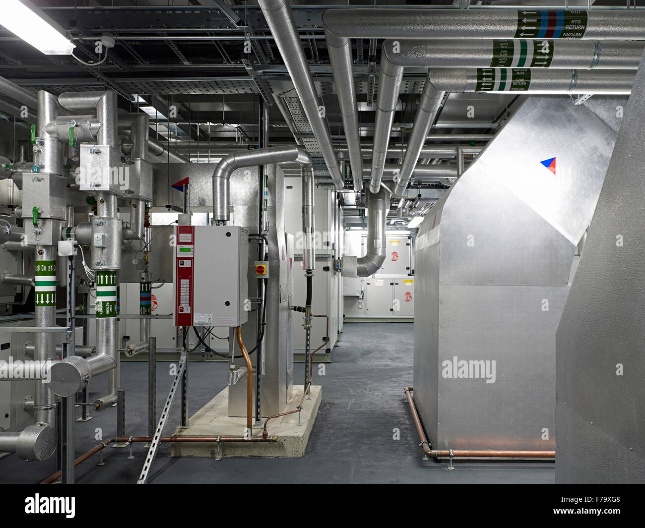 Pflanze, Zimmer- und Rohre in The Keep, Brighton, East Sussex, UK Stockfoto