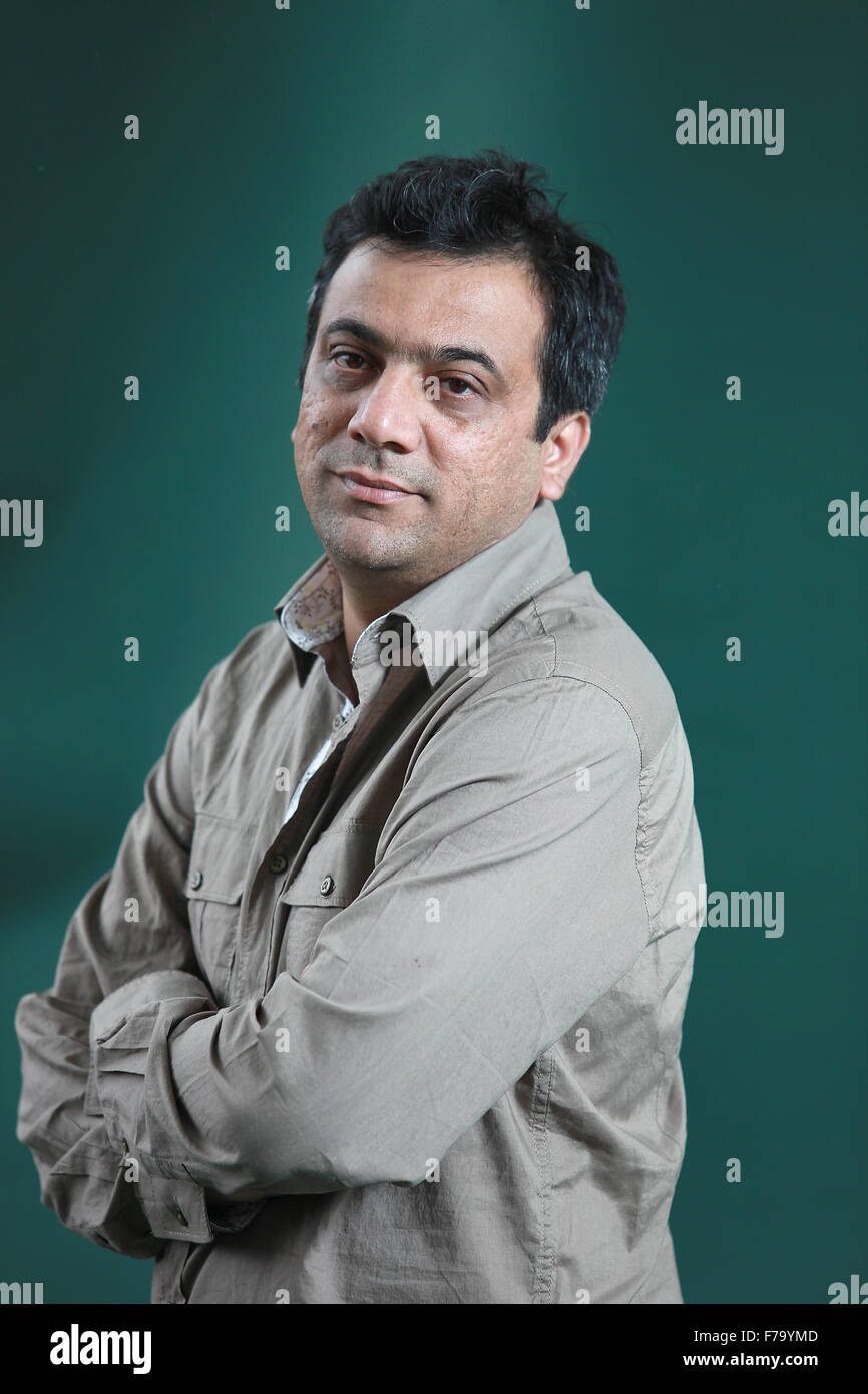 Ein Porträt von Mirza Waheed in den Charlotte Square Gardens während des Edinburgh International Book Festival 2011. Stockfoto