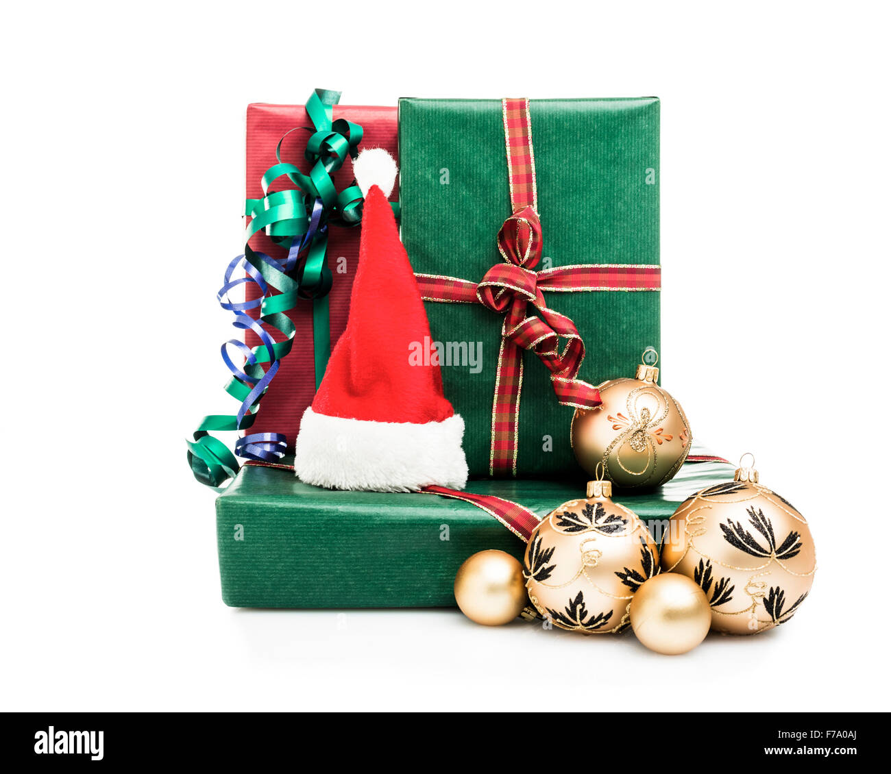 Häschen mit Weihnachtsmütze auf weißem Hintergrund Stockfoto