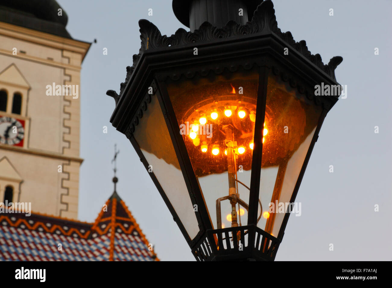 Zagreb Gaslampen (seit 1863). Es gibt 217 Gaslampen und sie wurden Hand seit 143 Jahren beleuchtet. Stockfoto