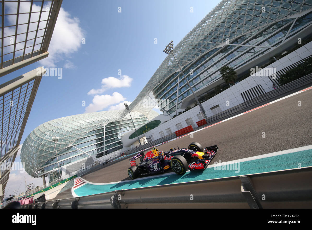 Abu Dhabi. 27. November 2015. Motorsport: FIA Formula One World Championship 2015, Grand Prix von Abu Dhabi, #26 Daniil Kvyat (RUS, Infiniti Red Bull Racing), Credit: Dpa picture-Alliance/Alamy Live News Stockfoto