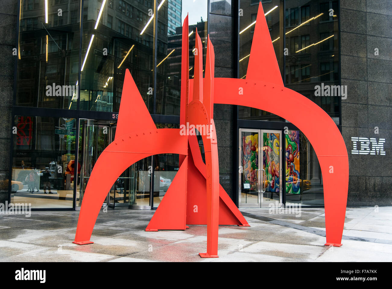 Red Saurien Skulptur außerhalb der IBM-Gebäude, Manhattan, New York, USA Stockfoto