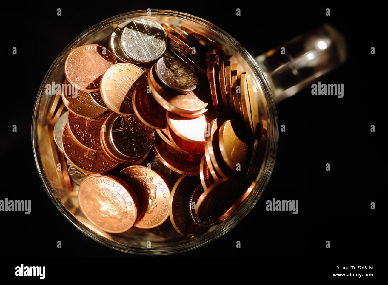 Pint Glas Kleingeld Münzen Stockfoto