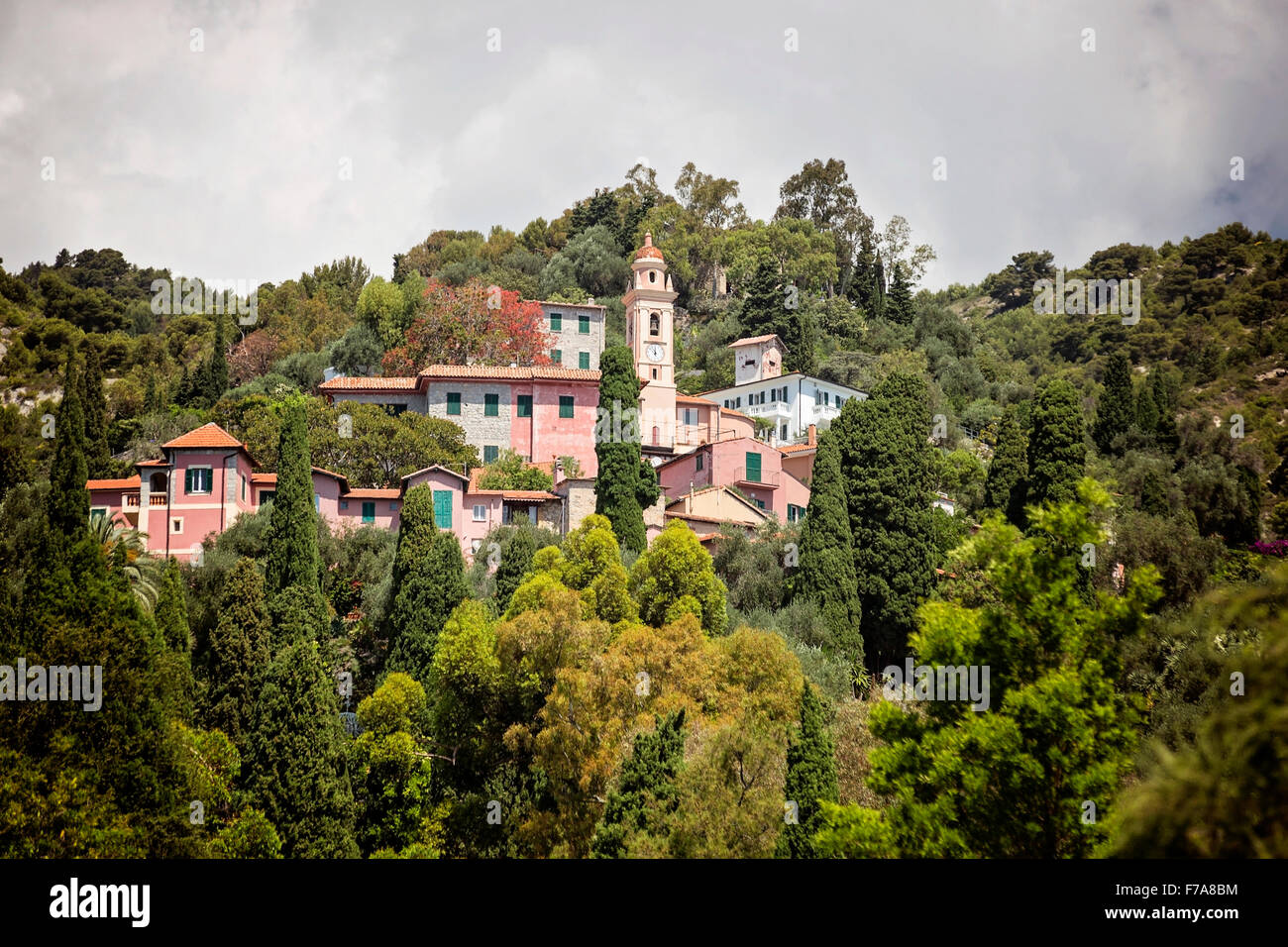 Mortola inferiore Fotos und Bildmaterial in hoher Auflösung Alamy